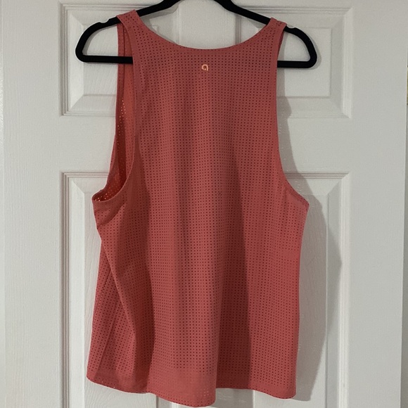 HYBA pink workout tank top - Picture 2 of 3